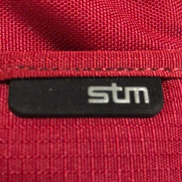 STM SWIFT Small Laptop Shoulder Bag Super-Plush Red & Gray Adjustable $69 NEW - Picture 9 of 16